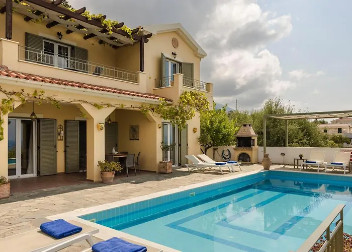 Villa Magdalani, Breathtaking Views Across Lourdas Bay