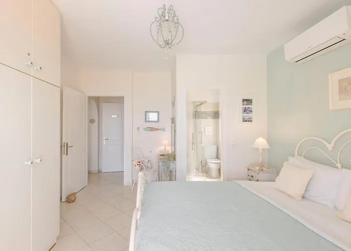 Magdalani, Breathtaking Views Across Lourdas Bay Villa