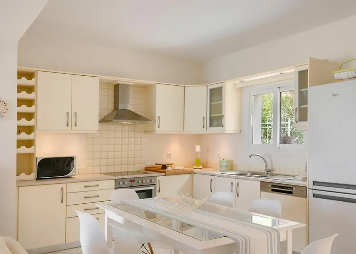 Villa Magdalani, Breathtaking Views Across Lourdas Bay