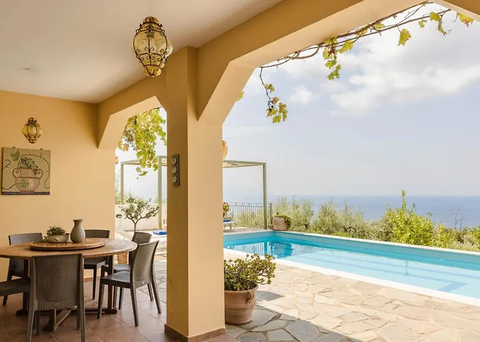 Magdalani, Breathtaking Views Across Lourdas Bay Villa