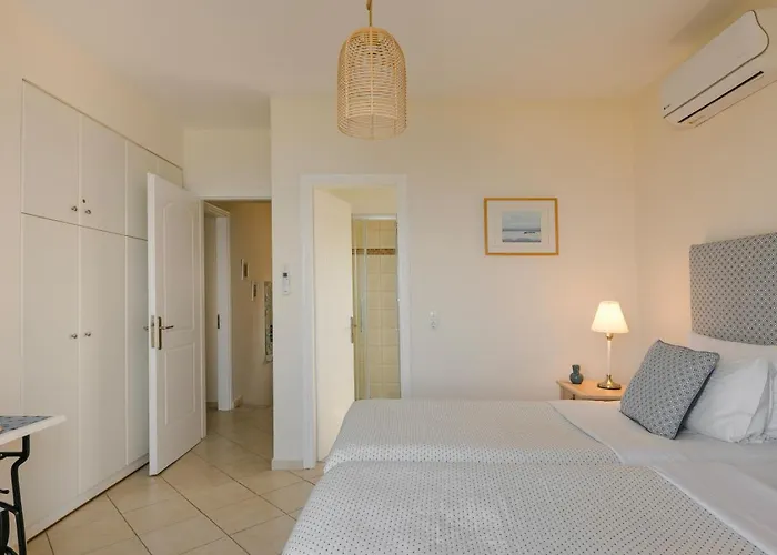 Villa Magdalani, Breathtaking Views Across Lourdas Bay