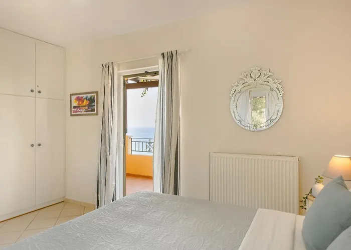 Magdalani, Breathtaking Views Across Lourdas Bay Villa *