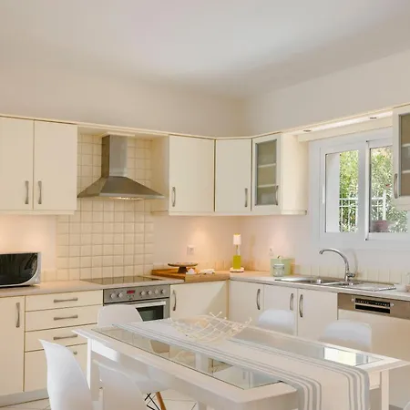 Vila Magdalani, Breathtaking Views Across Lourdas Bay